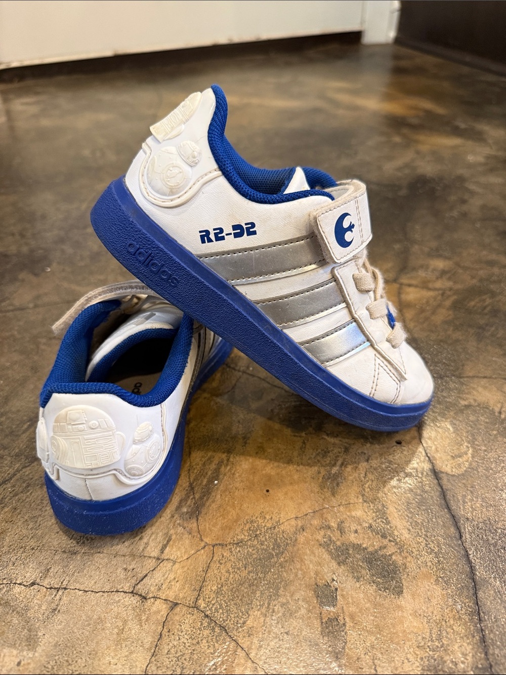 adidas Kids White & Blue R2-D2 Velcro Sneakers